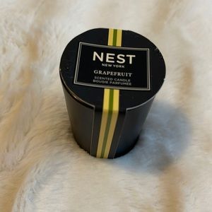 NEST grapefruit scented Candle